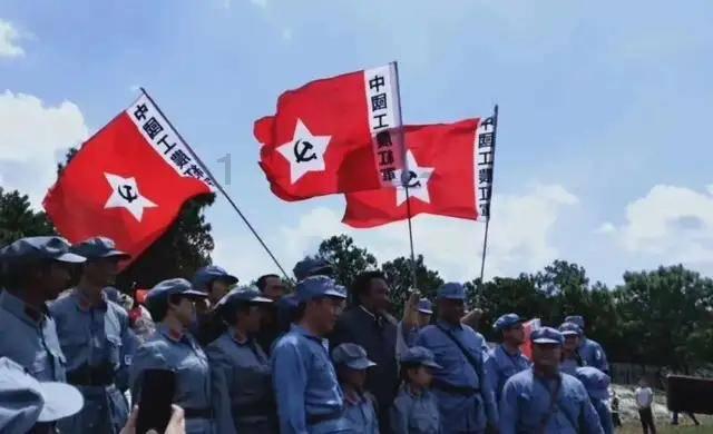 李湘被曝租房后留下满屋垃圾，明星是否更该以身作则？游戏画面
